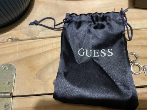 Guess Charm Bracelet with 7 Heart Charms New - Imagen 2 de 3