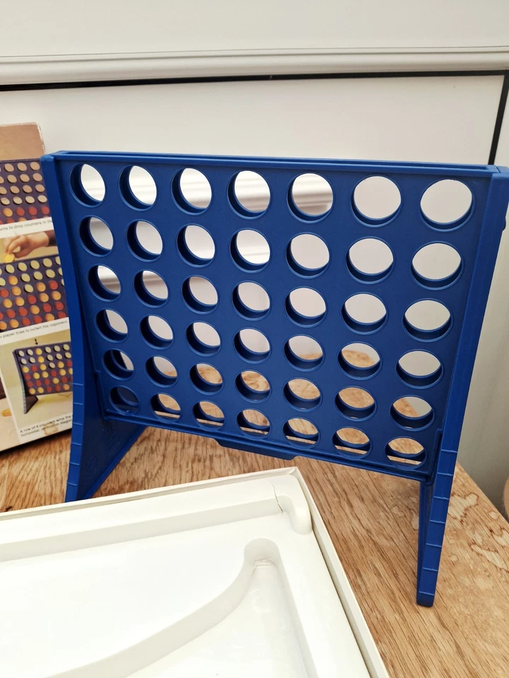 Connect 4 Vintage 1976 MB Games Board Game 100% Complete Very Good Condition - Image 4 of 4