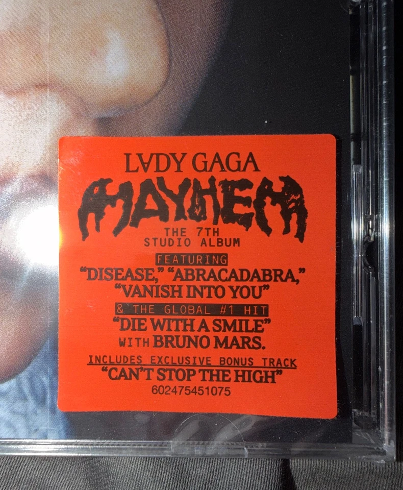 LADY GAGA - MAYHEM CD & SIGNED ART CARD - LADY GAGA AUTOGRAPH - Image 4 of 4