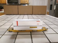 DTTX CONTAINER CAR WITH CONTAINERS HO SCALE