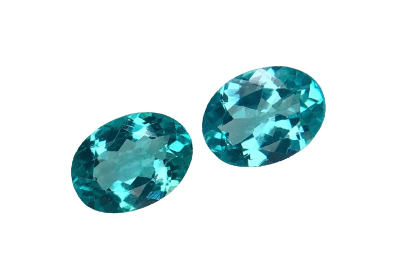 Apatite bleue naturelle 1.91 carats taille ovale pour haute joaillerie