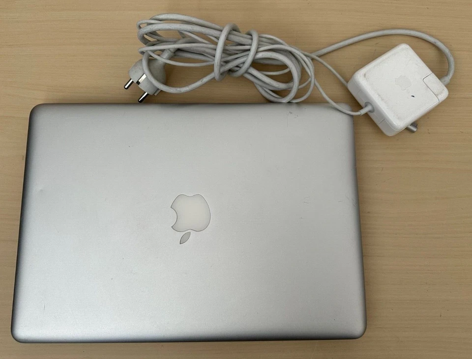 Apple MacBook Pro 13 Zoll Intel Core 2 Duo 2.4, 4GB RAM Ohne HDD Gebraucht - Bild 2 von 4