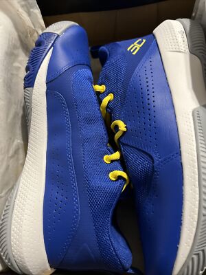 kids under armour gs sc 3zero iv size 4.5Y (3023918 403) no box