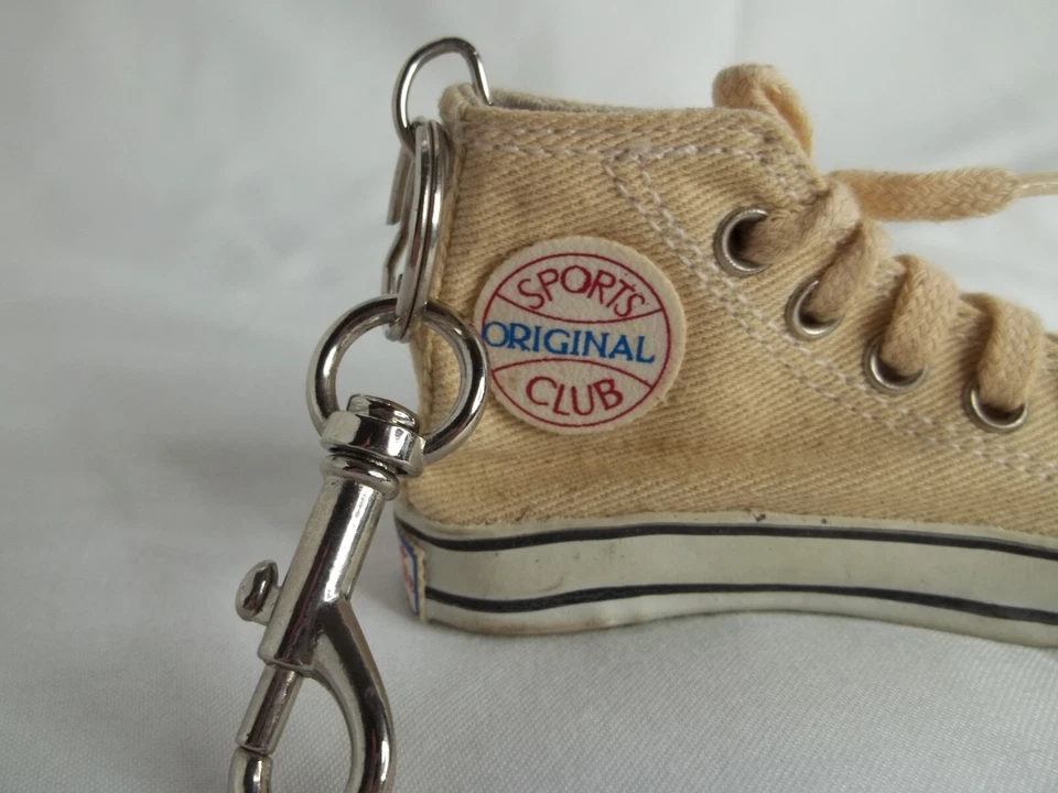 Llavero Zapatilla Deportiva Coca Cola Coca Alta De Colección Foto 2 de 4