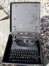 ANTIQUE VINTAGE REMINGTON REMETTE PORTABLE TYPEWRITER with CASE GOOD CONDITION thumbnail