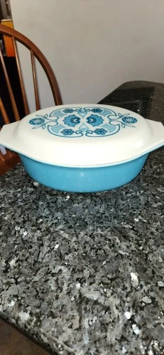 VINTAGE PYREX BLUE HORIZON 2 ½ QUART OVAL CASSEROLE 045