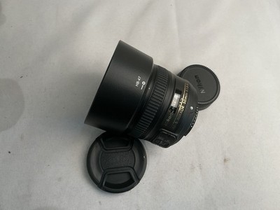 Nikon AF-S FX Nikkor 50mm f/1.8G Auto Focus Lens w/ hood