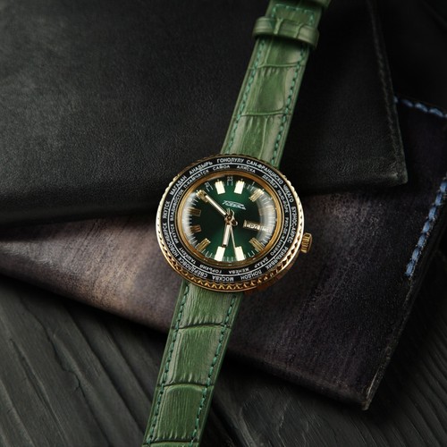 Rare Green Raketa World (City) 1980s Vintage Soviet Mechanical Wristwatch Mens - Picture 2 of 3