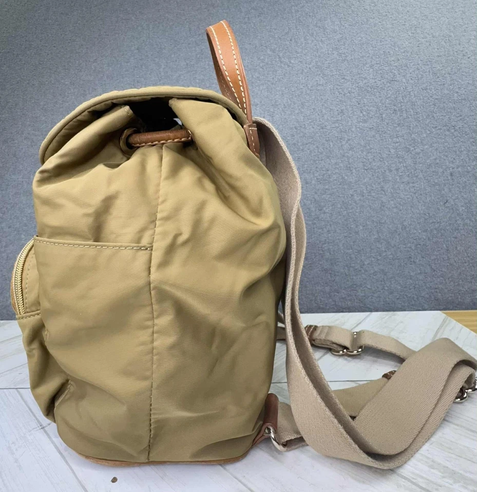 Mochila Dooney & Bourke Miramar Murphy Nylon Verde Caqui Correas Ajustables Pato Foto 3 de 4