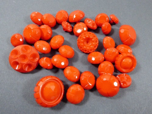Mixed size lot of Red color Fun 33 pc Plastic Sewing Buttons - Picture 6 of 8