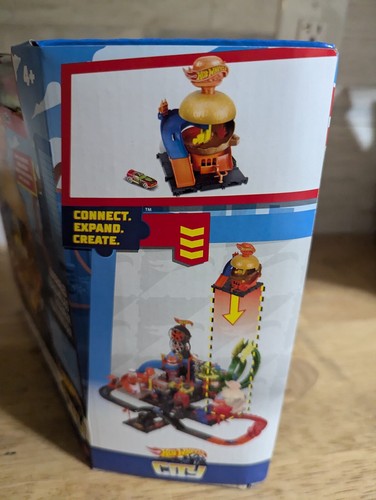 Hot Wheels City - Downtown Burger Drive Thru Playset with Track Set, Car and Map - Picture 5 of 10