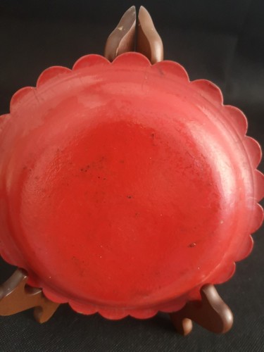 Rare ancienne assiette en carton bouilli A décor asiatique  Laquée Rouge et or - Picture 3 of 3