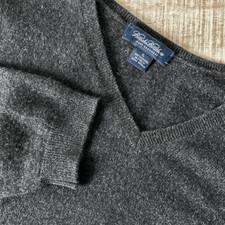 Brooks Brothers 3-Ply 100 Pure Cashmere V-Neck Sweater