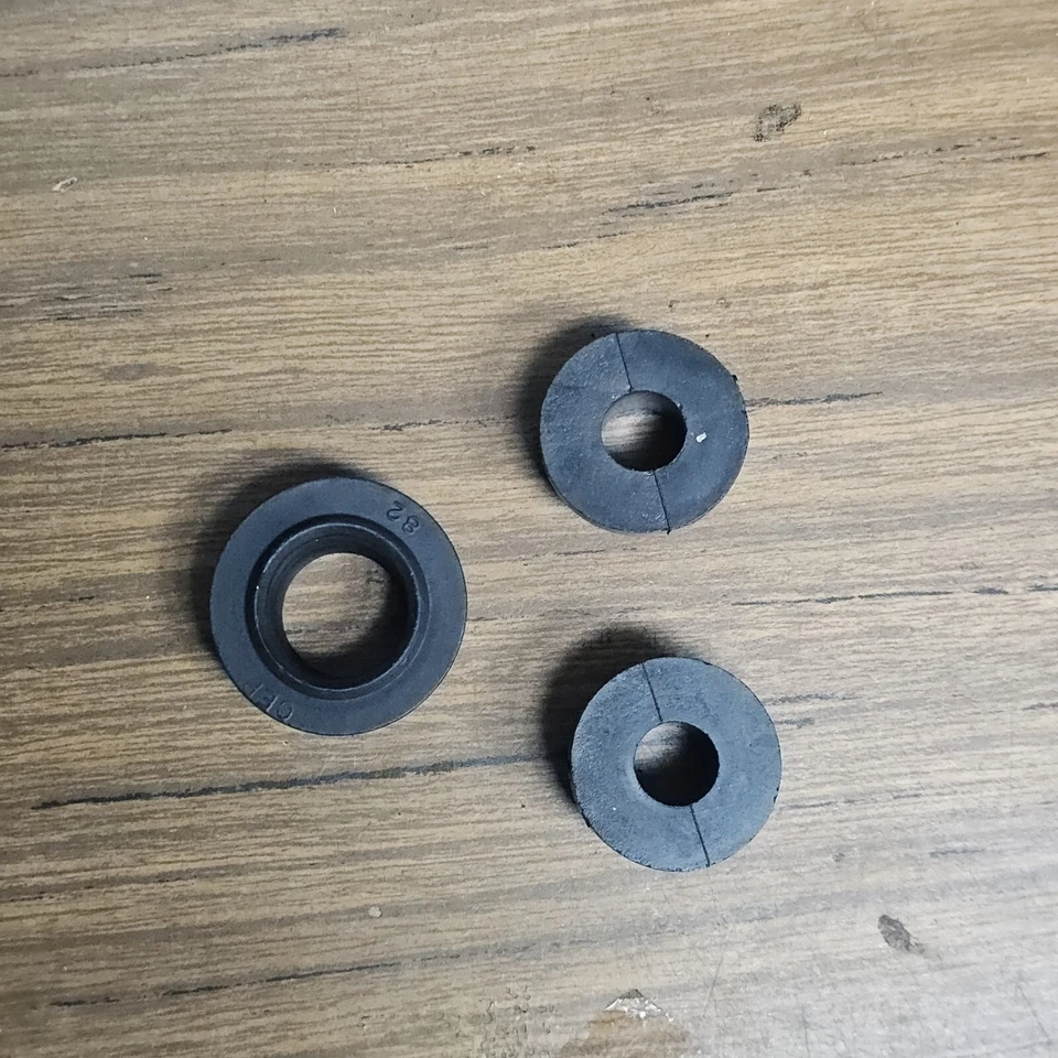 Electronic Brake Control Module Bracket Bushing - GM 12473002, 12389626 used - Изображение 3 из 4