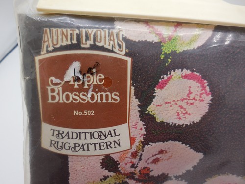 Vintage Aunt Lydia's Punch Needle Traditional Rug Pattern #502 Apple Blossoms - Picture 2 of 7