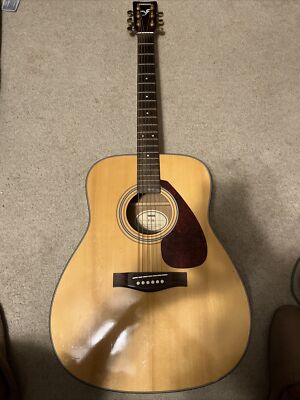 Yamaha F335 Acoustic Guitar