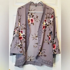 Gray Floral Open Front Kimono Cardigan Size XL With Bell Sleeves & Lace Trim