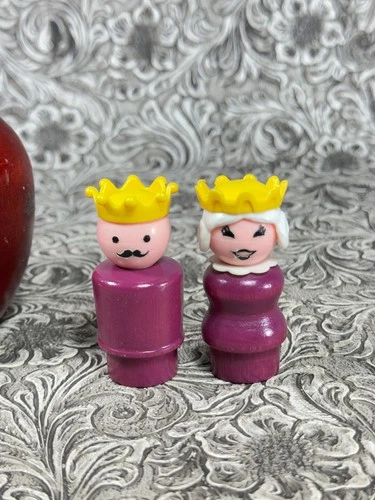 Vintage 1974 Fisher Price Little People King & Queen Figures Family Castle #993