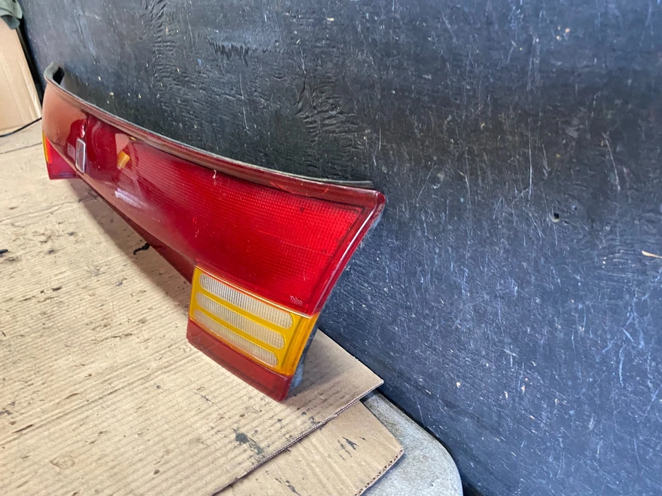 Luz trasera Saturn SC1 SC2 1997-2000 cupé acabado maletero central OEM Q0359 DG Foto 2 de 4