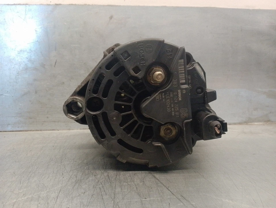 YLE102430 ALTERNATEUR / BOSCH / 0124225011 / 4477796 POUR MG MG ZR 1.4 16V CAT - Photo 3/4