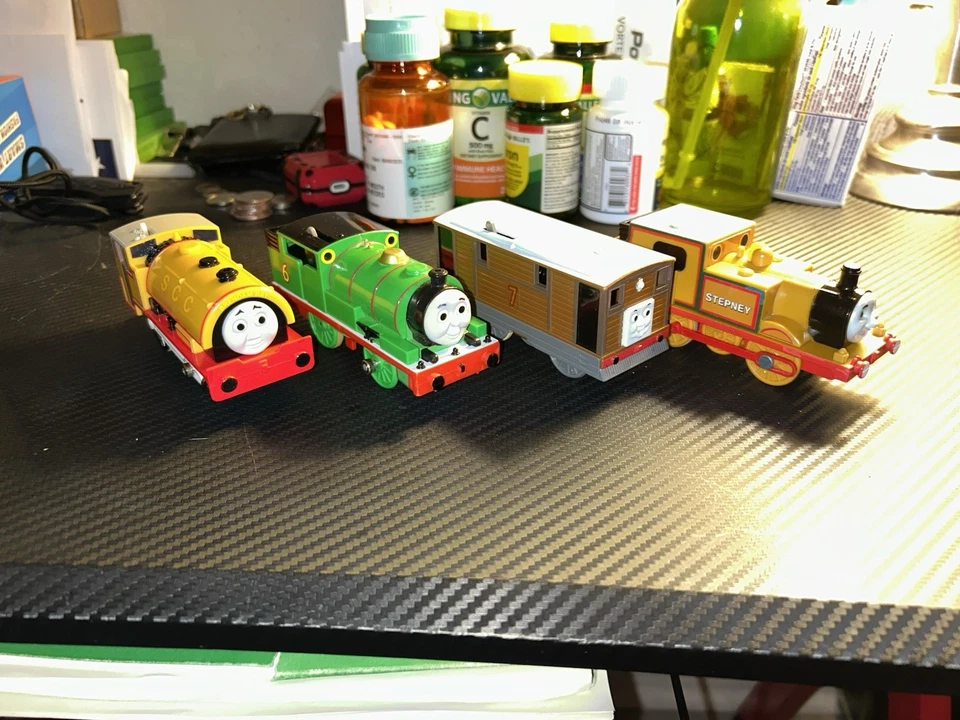 Thomas & Friends TrackMaster lote MOTORIZADO vendido como está (sin probar/no funciona). Foto 2 de 3