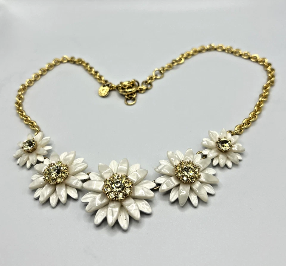 Collar de cadena Talbots blanco perlado flores estrás tono dorado 18" Foto 3 de 4