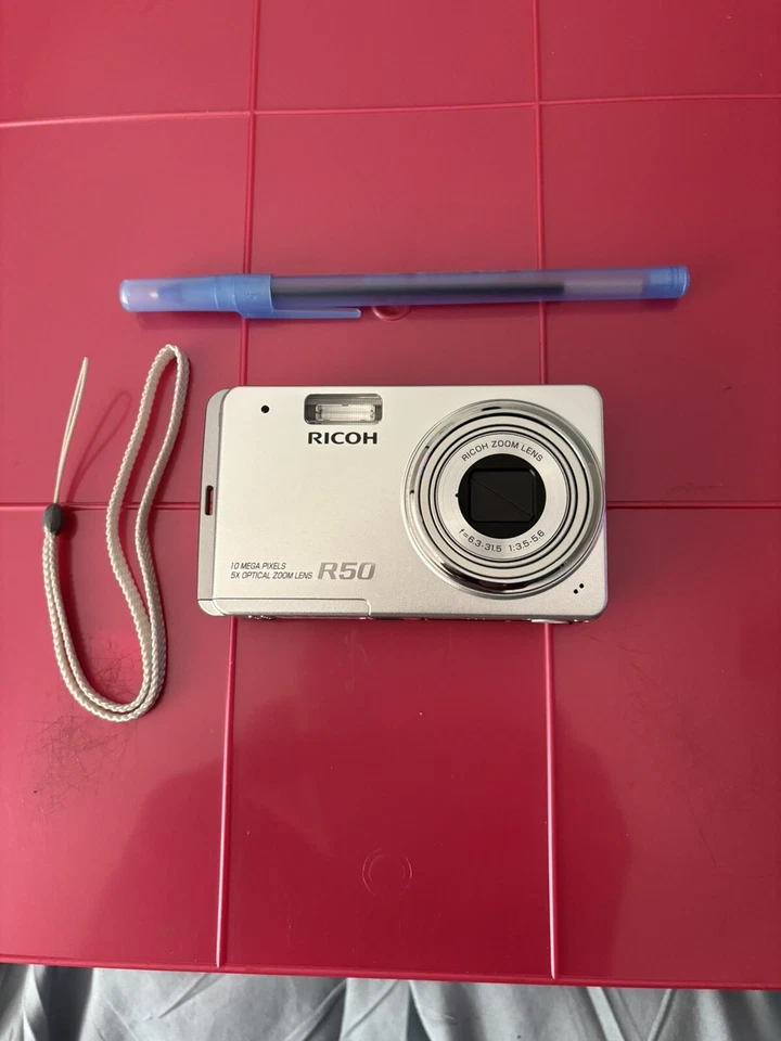 RICOH R50-SILVER-10 MP-数码相机-SD卡-充电器和USB电线-完好带盒  — 第 2/4 张图片