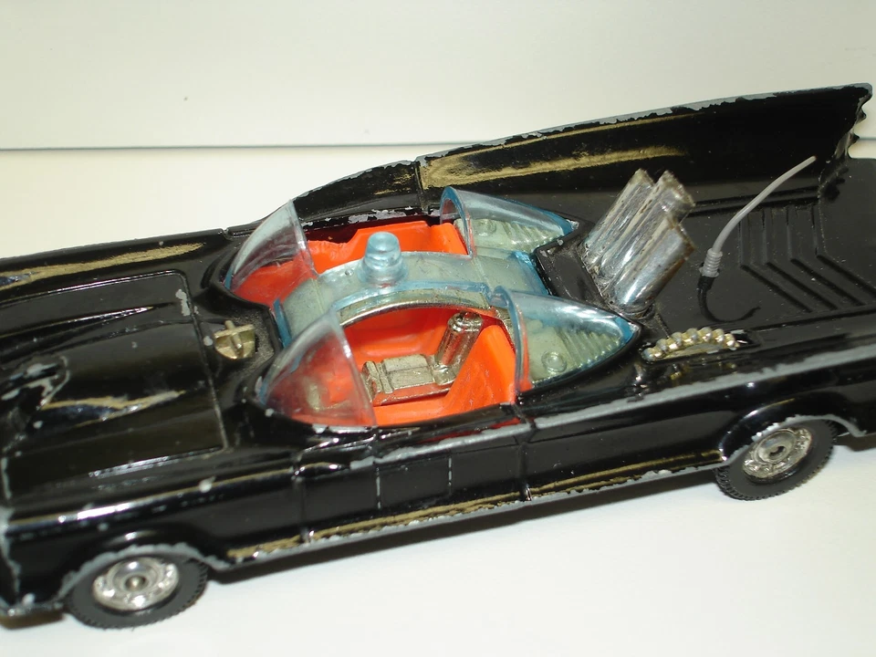 Corgi  267  BATMOBILE  BATMAN AND ROBIN windshield no need to take car apart - Image 4 of 4