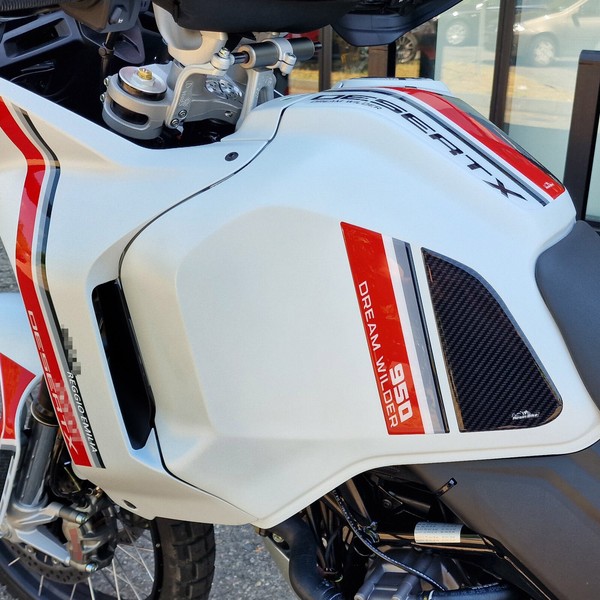 3D Motorradaufkleber Kompatibel Mit Ducati Desertx - Seitliche Tankprotektoren-image