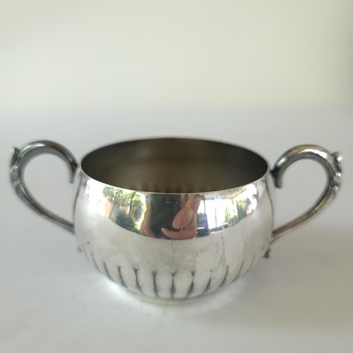 Vintage Oneida LTD Silverplate Fluted Sugar Bowl - Picture 6 of 10
