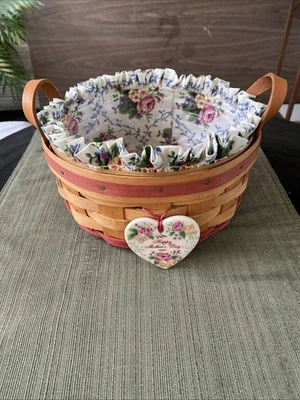 Vintage Longaberger 1995 Mother's Day basket with liner, protector + Tie-on - Image 1 of 4