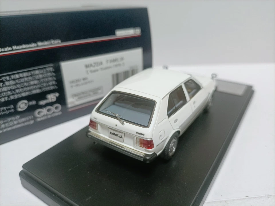 Hi Story 1:43 Mazda 4 puertas sedán personalizado modelo Mazda Familia 1978 blanco Foto 3 de 4