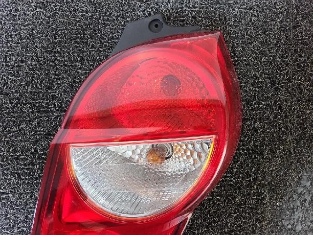 Chevrolet Spark EV 2015 luz trasera derecha Foto 2 de 4