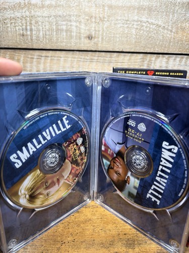 Smallville: Season 1 and season 2 - Picture 13 of 14