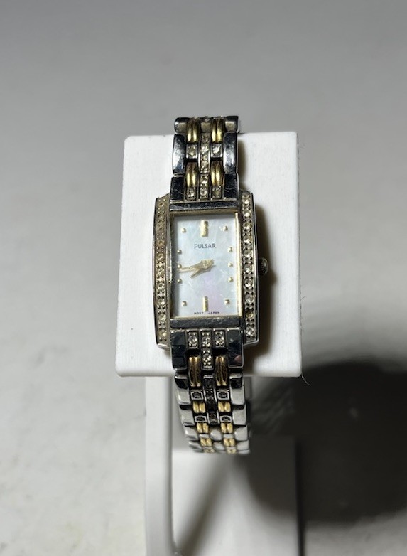 Vintage PULSAR 1N00-X181 Ladies Dress Watch Mother Of Pearl Face Two Tone Band
