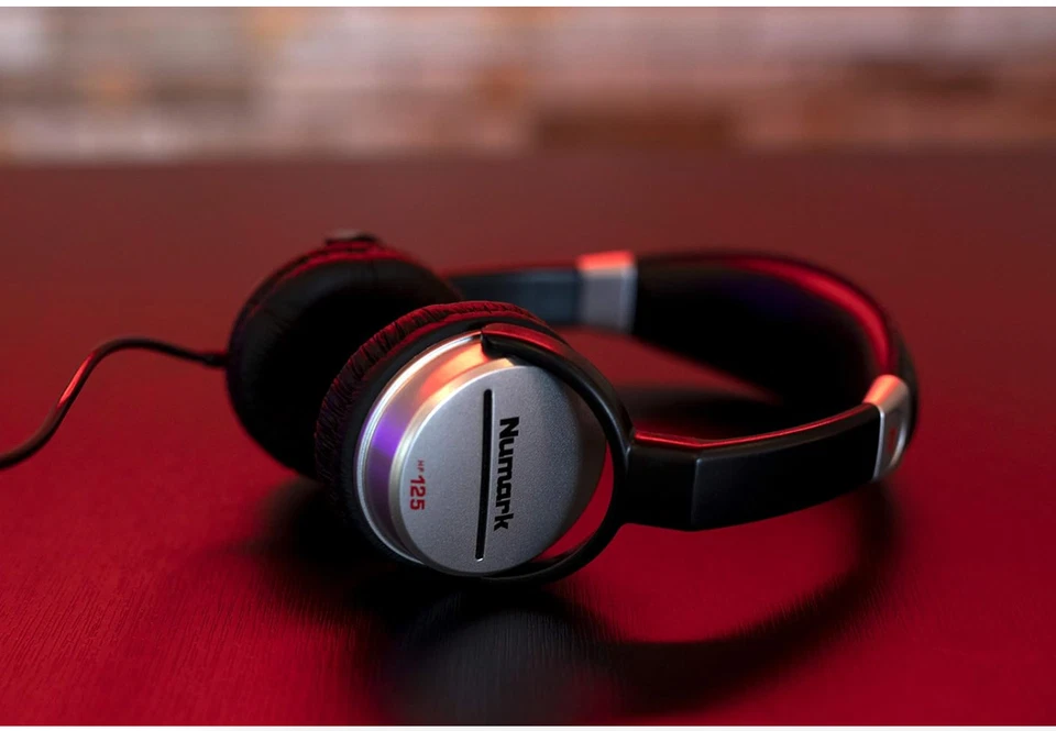 Numark HF 125 Auriculares Ultraportátiles DJ 3,5 mm Cable Plateado B Foto 2 de 4