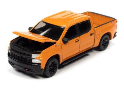 2020 Chevrolet Silverado Trail Boss LT  **** Auto World Premium 1:64 OVP