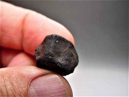 GREAT DEAL! LOW PRICE! AMAZING VINALES METEORITE WITH FRESH CRUST! 6.8 GMS - Picture 2 of 6