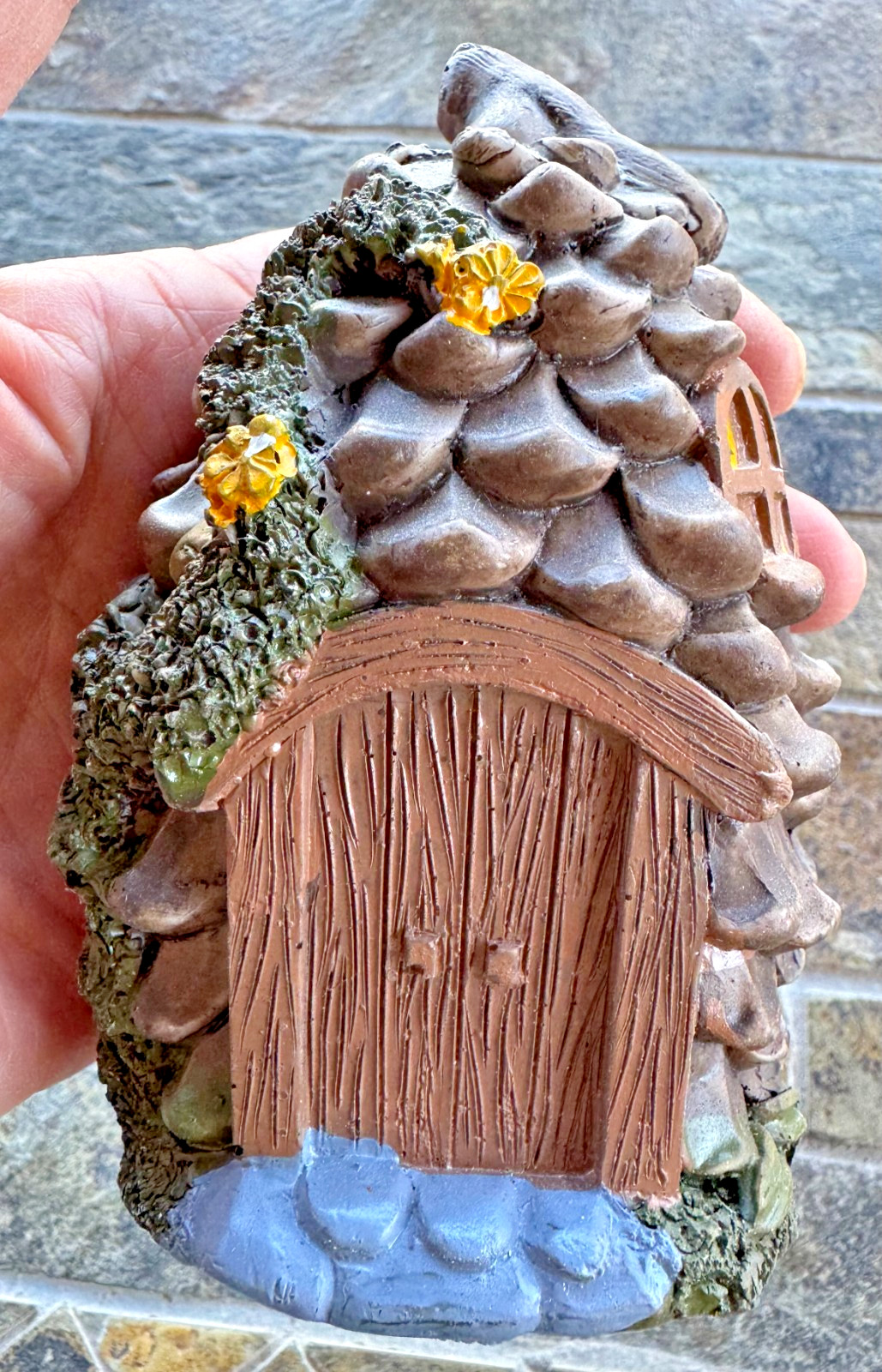 LOT OF 18 FAIRY GARDEN MINIATURES, 3 HOUSES, 2 BENCHES & 13 PEOPLE & ACCESSORIES