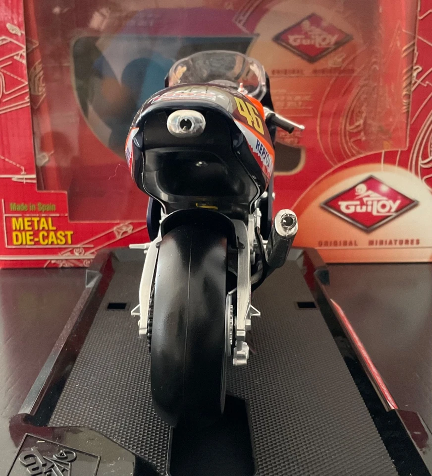 Honda RC 211V Valentino Rossi 1/10 Guiloy - Immagine 3 di 4