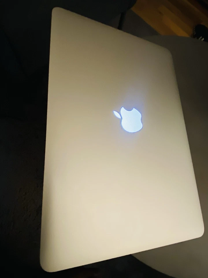 Apple MacBook Air 13 Zoll (256GB SSD, 8GB) Core i7, 1,7GHz - Bild 3 von 4