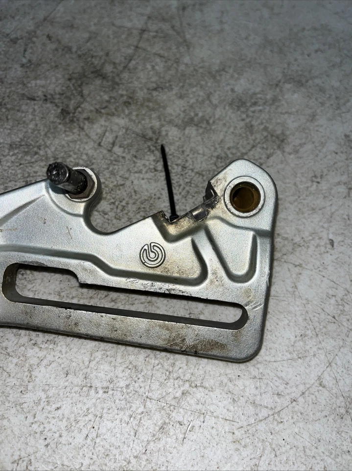 Кронштейн суппорта заднего тормоза 2016 KTM 350Sxf 77713075000 - Изображение 2 из 4