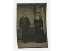 TINTYPE STUDIO PORTRAIT WELL-DRESSED MAN + WIFE AT TABLE, 1/6 PLATE