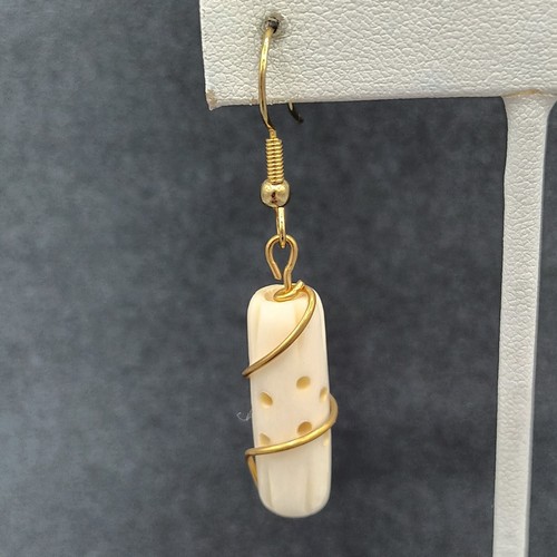 Pierced Earrings Gold tone Wire Wrap White Acrylic Bead Dangle 1.25" - Picture 3 of 12