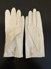 Vintage White Soft Leather Womens Gloves Size Medium Wrist Button