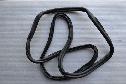 Original VW UP Gummi Heckklappe Abdichtung Heckklappe 1S6827705E a35354