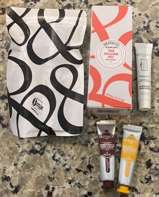 SKIN&CO Sicilian Light Body Wash Set - fun extras - Dew Mask, Hand Cream