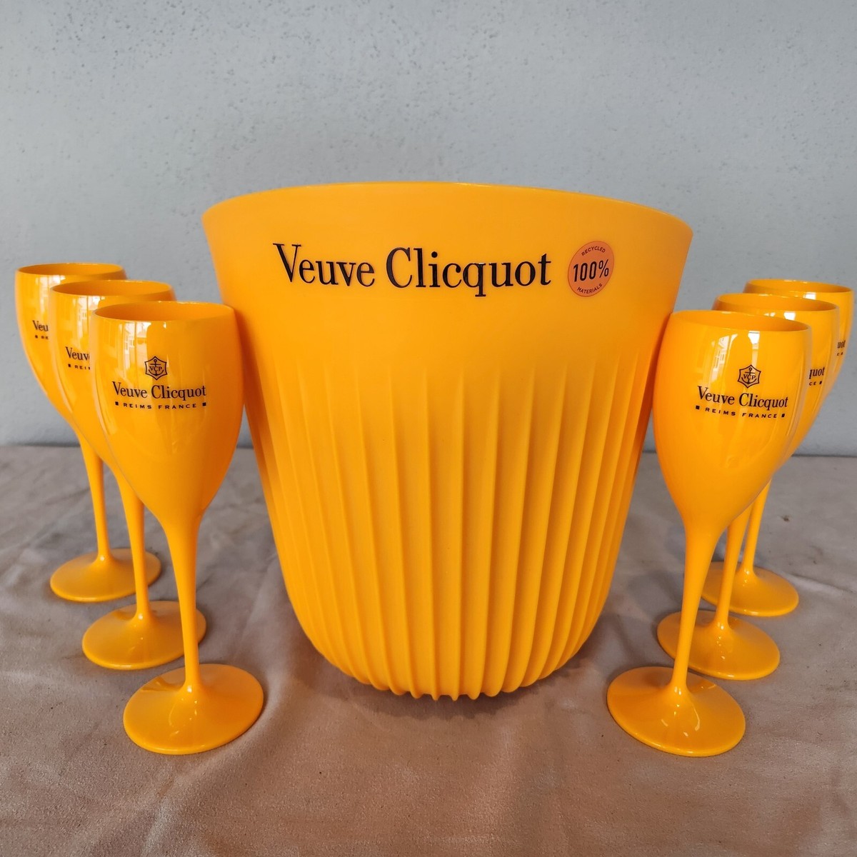 Vasque à champagne Veuve Clicquot / Champagne ice bucket from