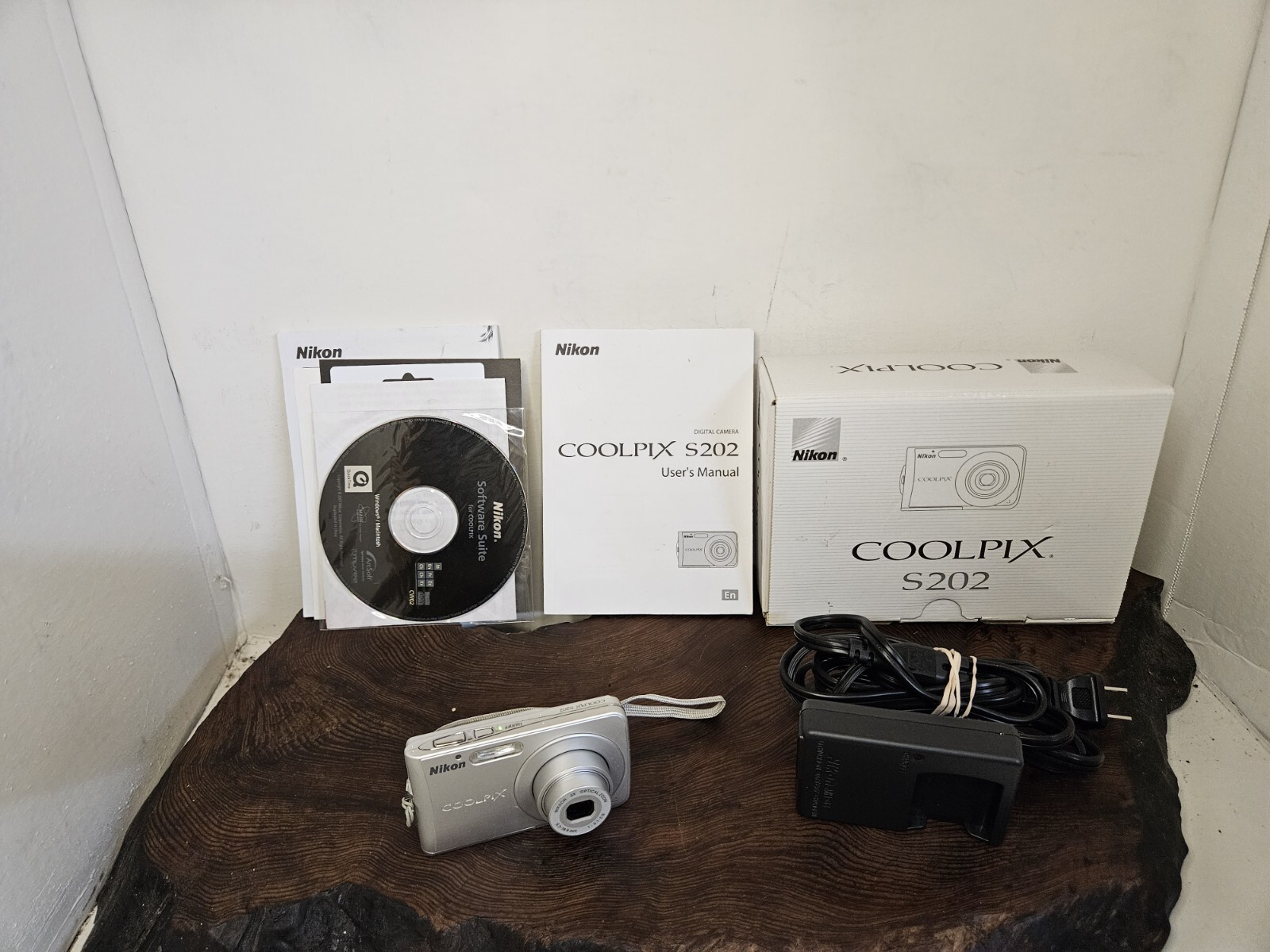 Nikon Coolpix S202 Silver 8MP Camera with Charger Battery 64GB SD Card Tested Complete in Box Works