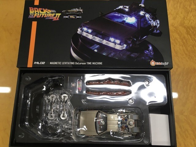 Back to The Future Part II 1/20 Magnetic Floating Figure DeLorean